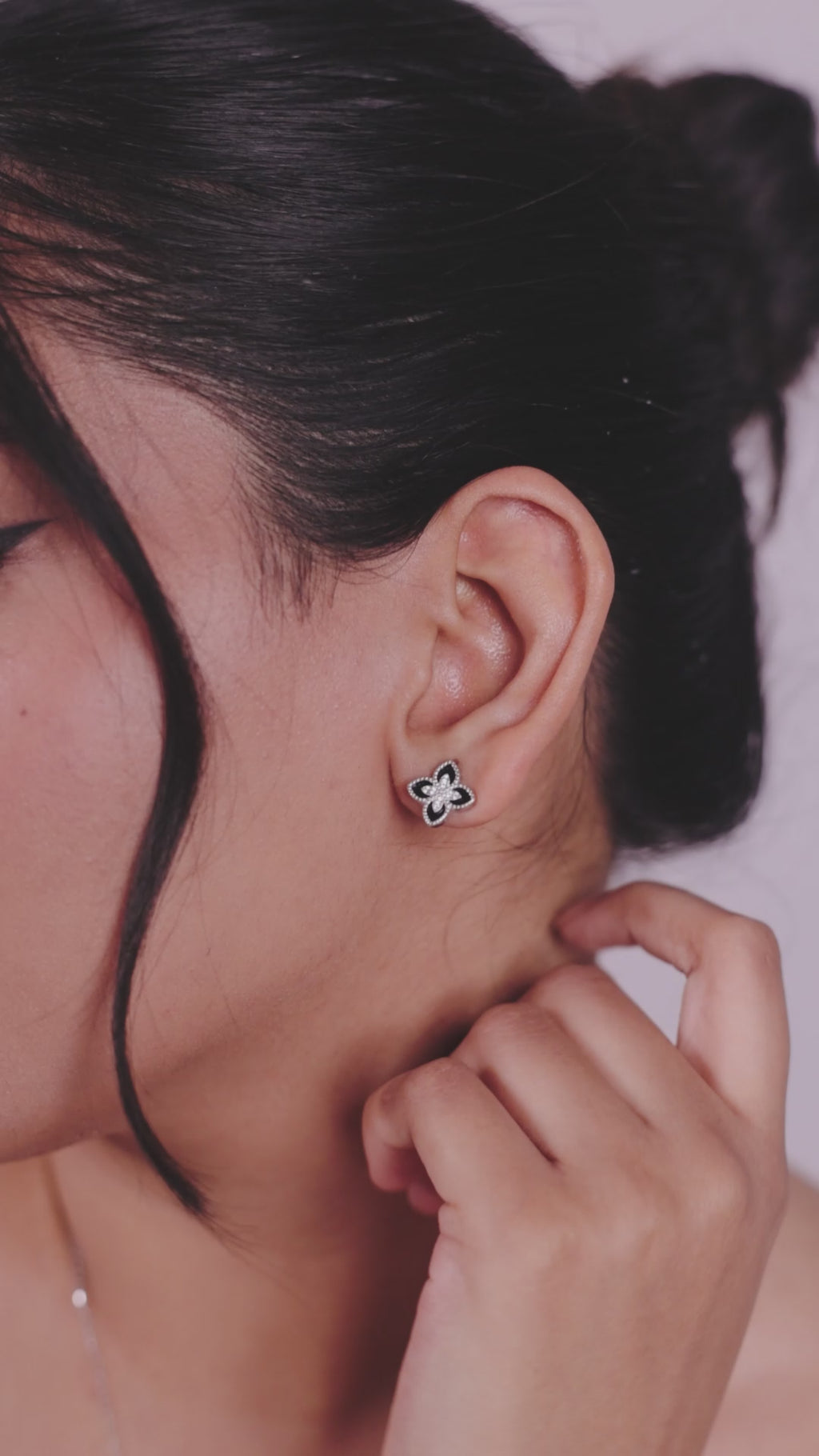 Noir Clover Stud Earrings
